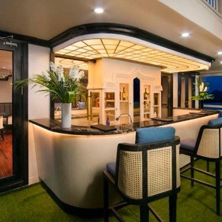Lotus Boutique Cruise Hotel Ha Long Buitenkant foto