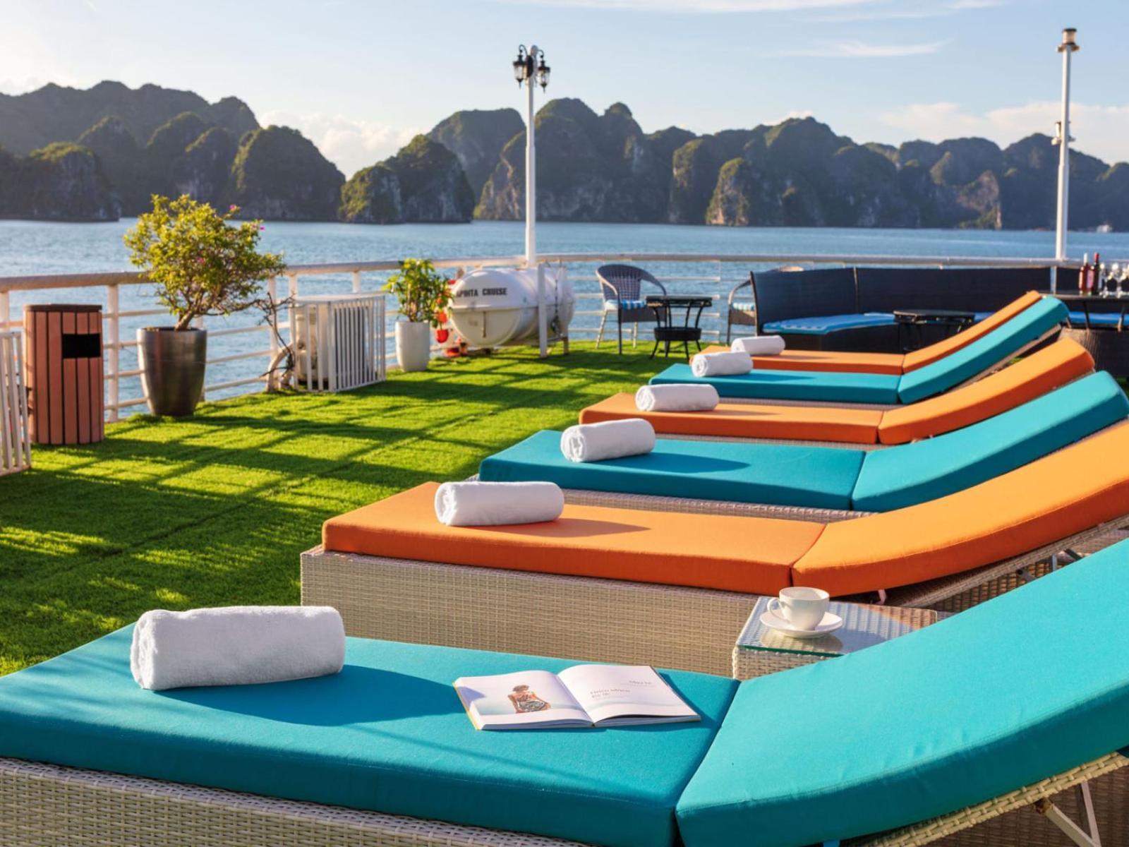 Lotus Boutique Cruise Hotel Ha Long Buitenkant foto