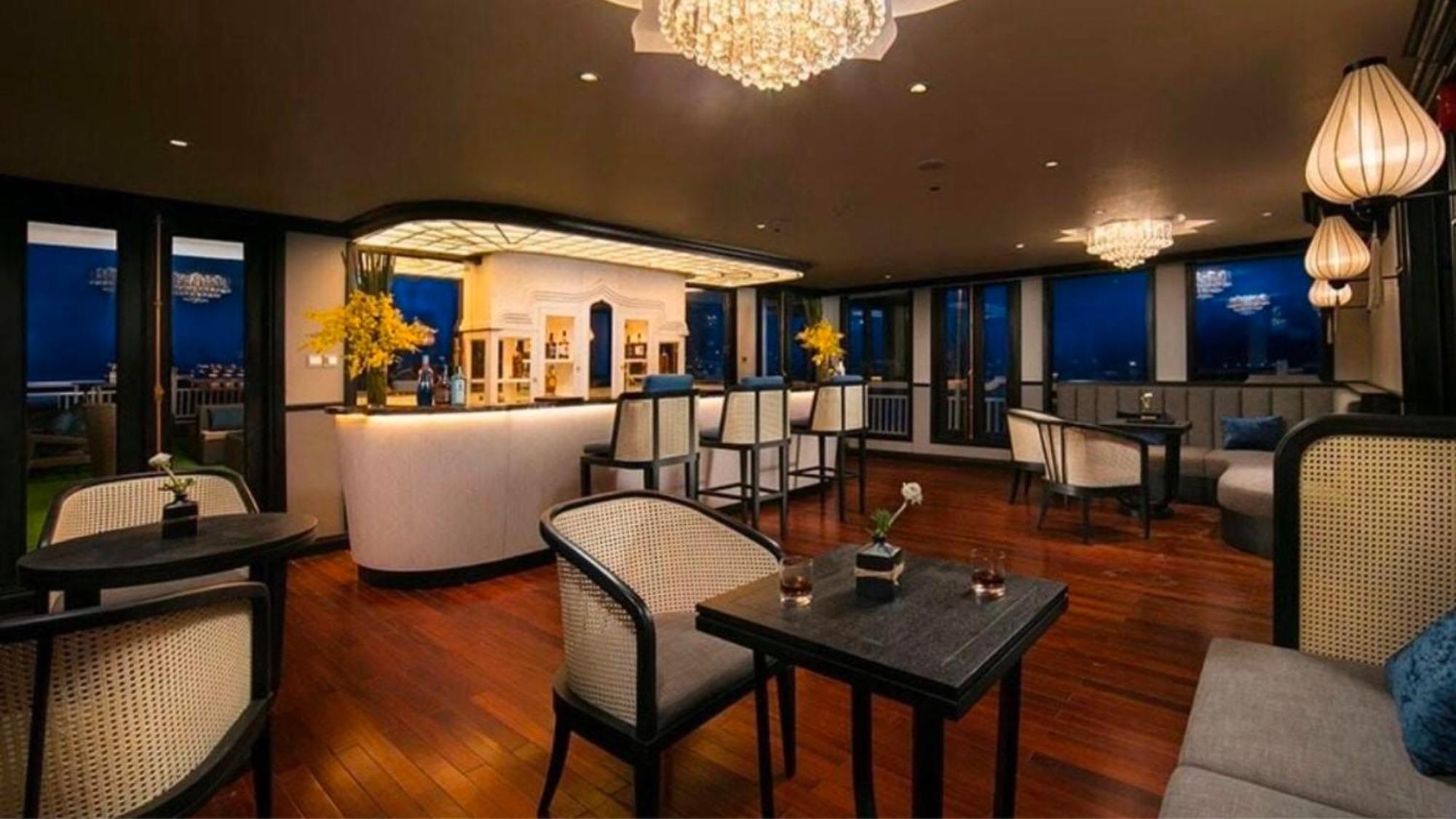 Lotus Boutique Cruise Hotel Ha Long Buitenkant foto