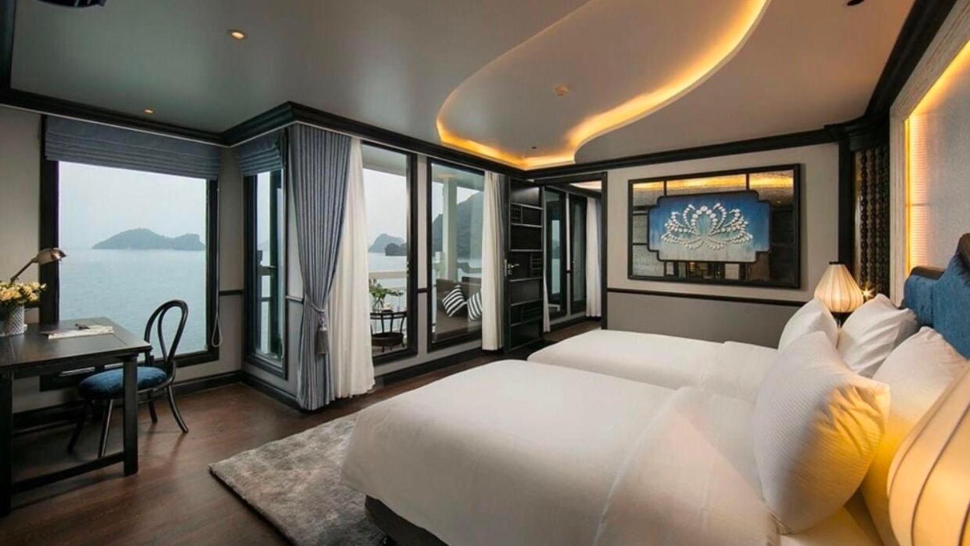 Lotus Boutique Cruise Hotel Ha Long Buitenkant foto