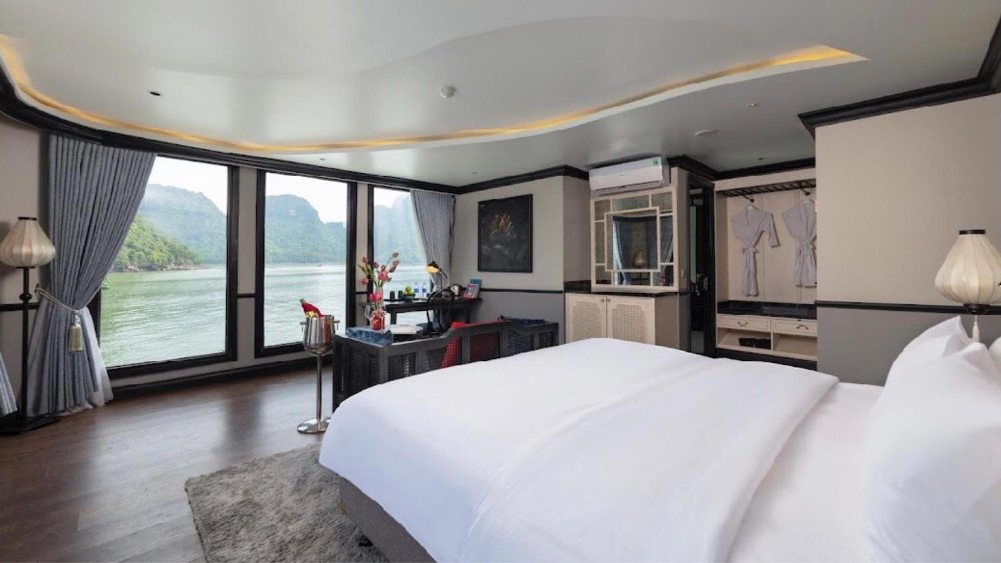 Lotus Boutique Cruise Hotel Ha Long Buitenkant foto