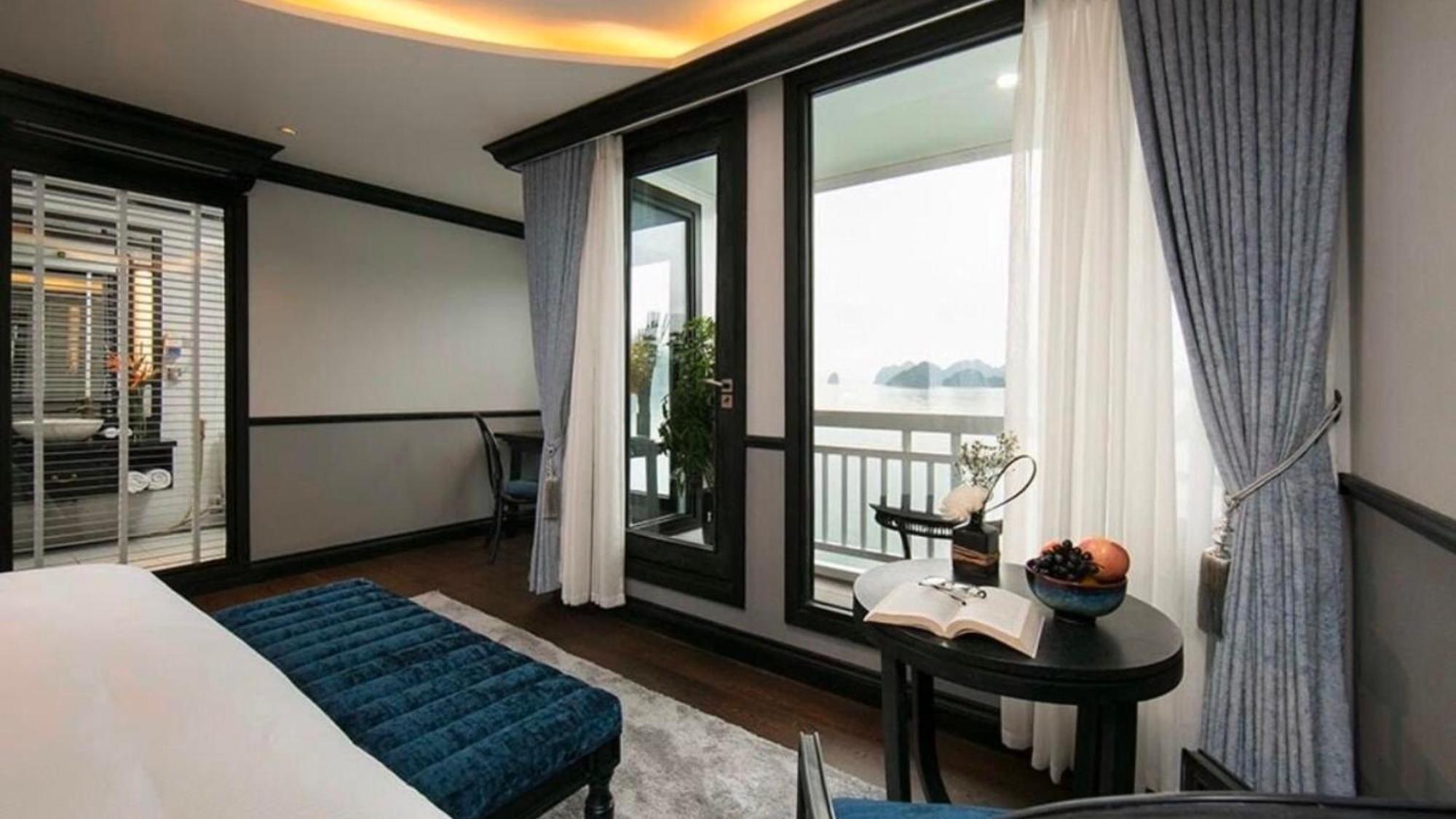 Lotus Boutique Cruise Hotel Ha Long Buitenkant foto