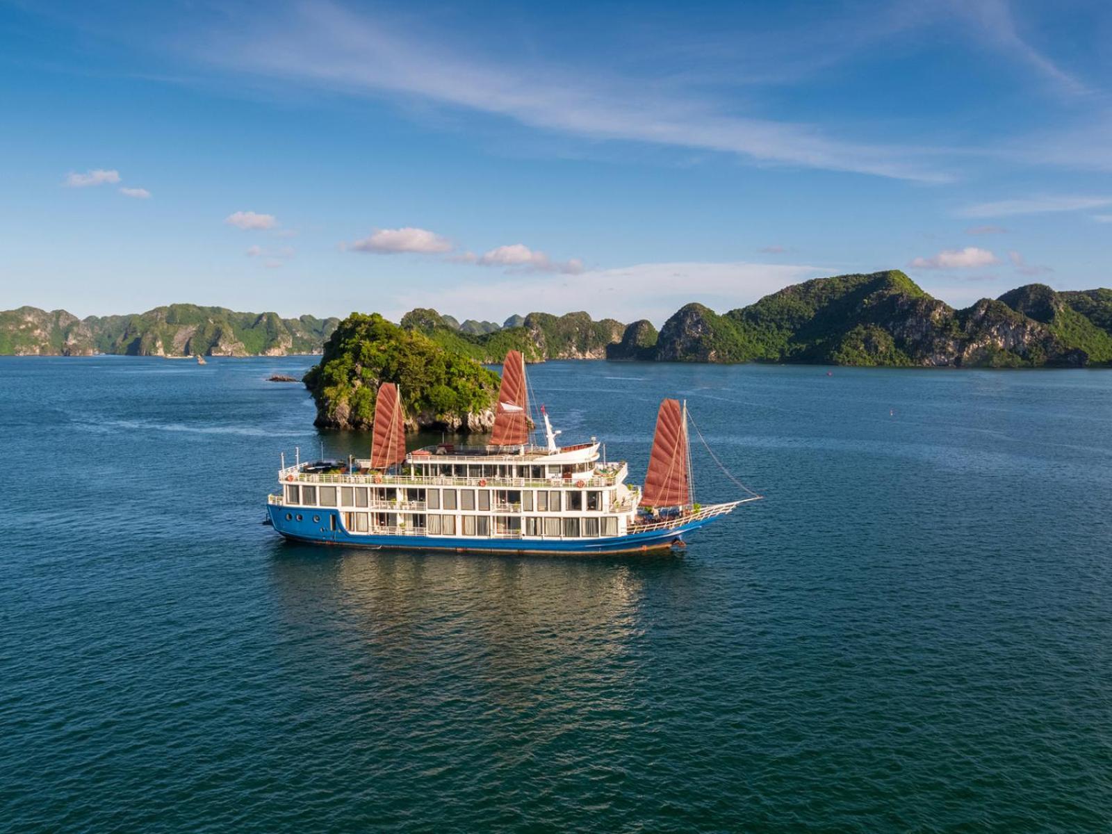 Lotus Boutique Cruise Hotel Ha Long Buitenkant foto