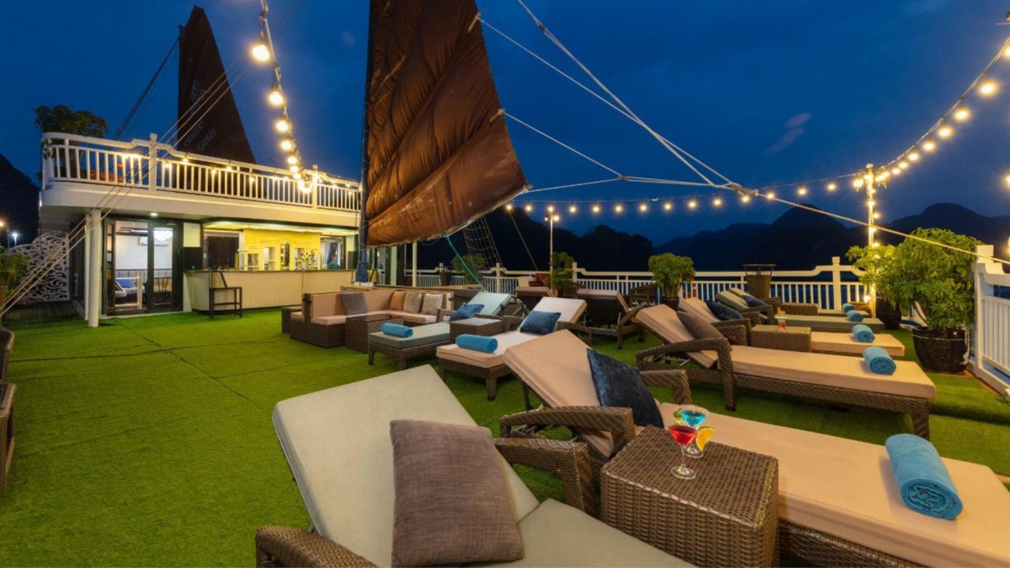 Lotus Boutique Cruise Hotel Ha Long Buitenkant foto