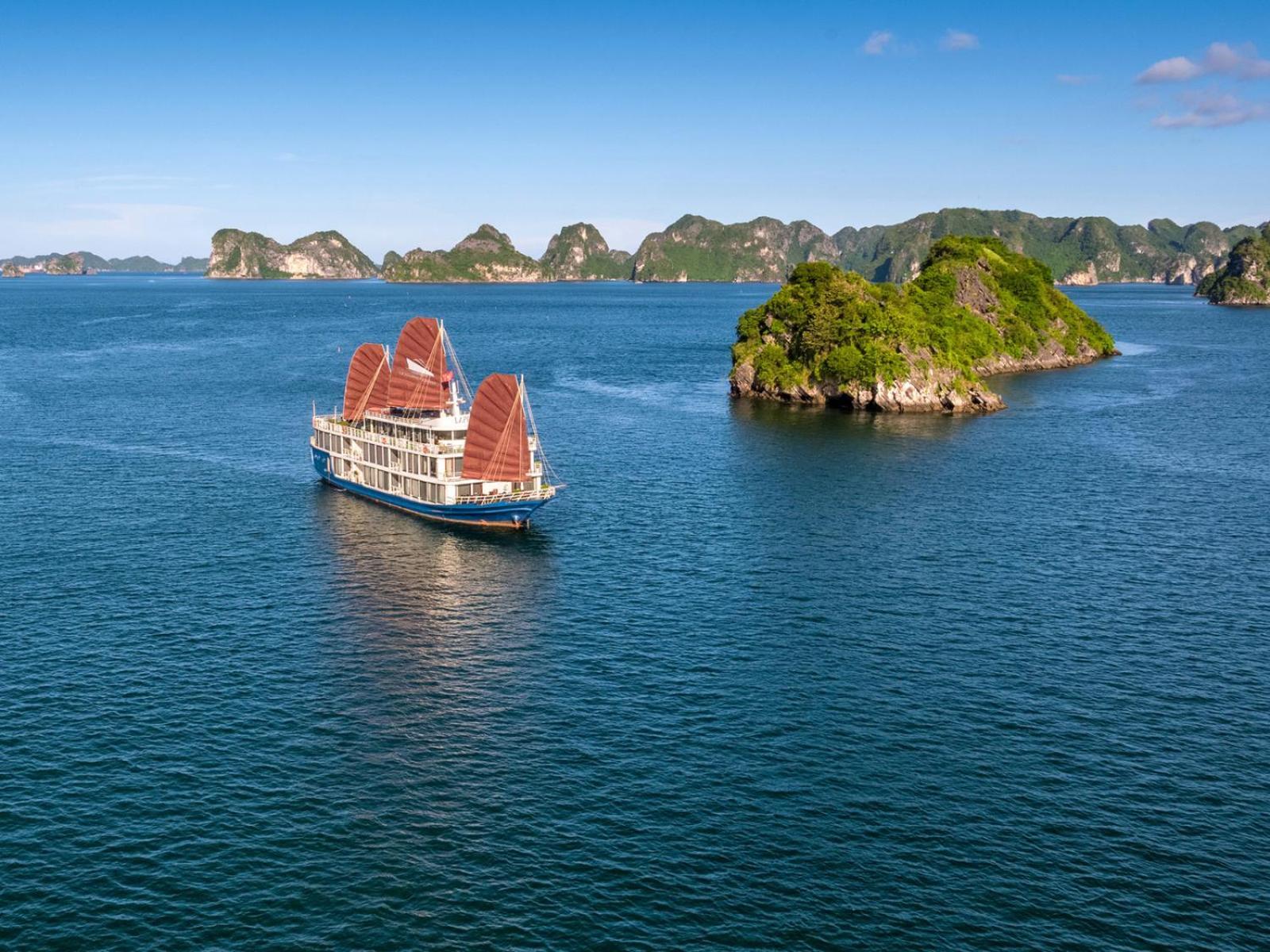 Lotus Boutique Cruise Hotel Ha Long Buitenkant foto